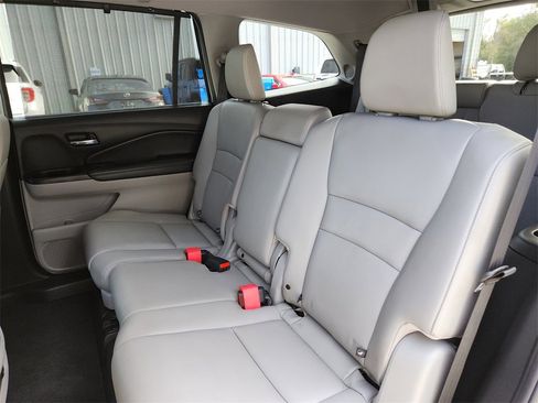 Used 2019 Honda Pilot Touring image 19