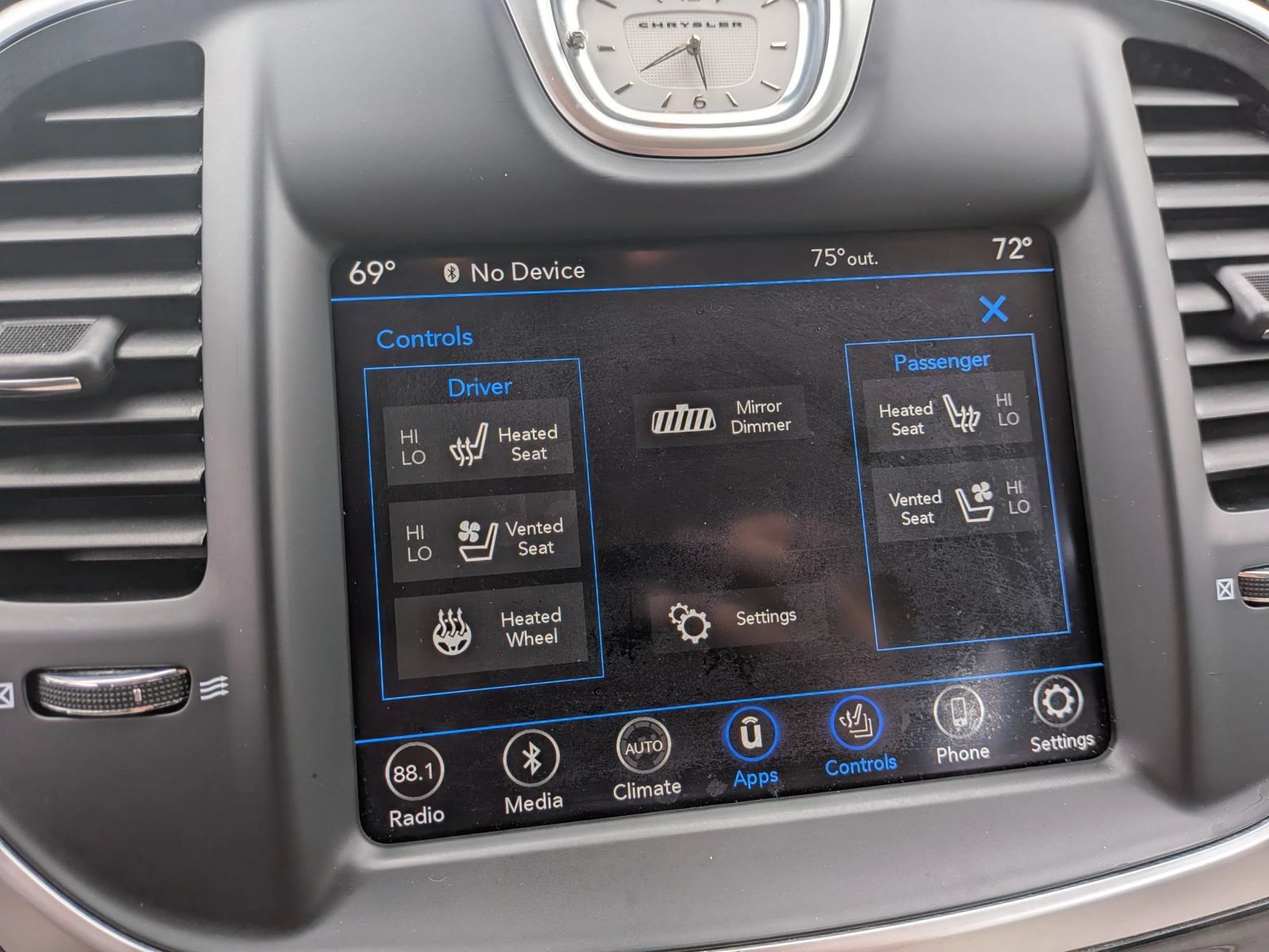 Used 2019 Chrysler 300 Limited RWD image 48