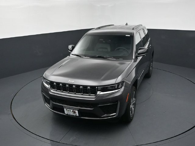 New 2026 Jeep Grand Cherokee Limited w/ Trailer Tow Package AWD/4WD image 13