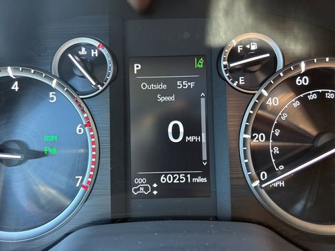 Used 2021 Lexus GX 460 Luxury w/ Accessory Package AWD/4WD image 3