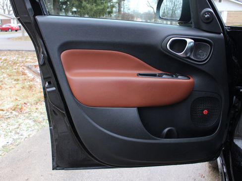 Used 2014 FIAT 500L Trekking w/ Popular Equipment Group image 11