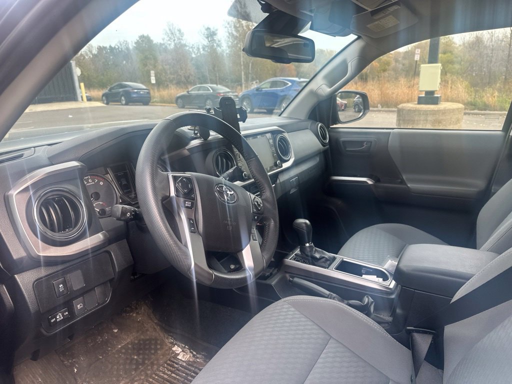 Used 2021 Toyota Tacoma SR5 AWD/4WD image 24