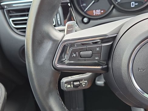 Used 2025 Porsche Macan AWD/4WD image 21