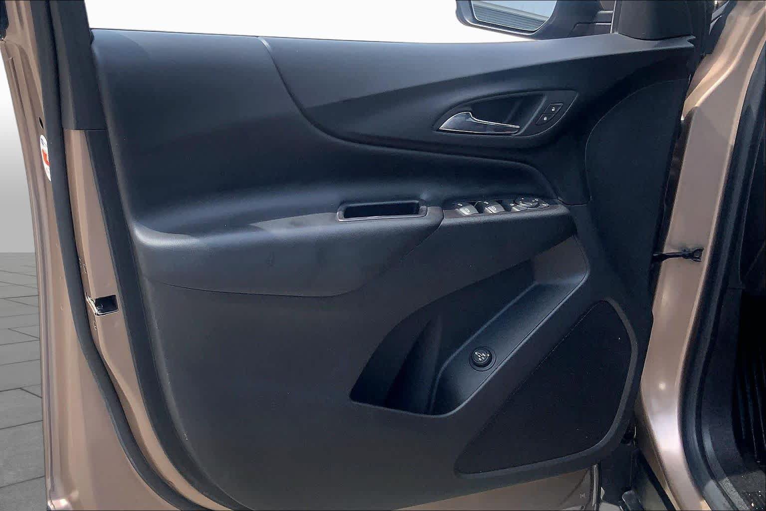 Used 2018 Chevrolet Equinox LT FWD image 19