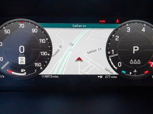 Used 2025 Land Rover Defender 90 S image 10