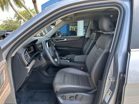 Used 2024 Volkswagen Atlas SEL AWD/4WD image 30
