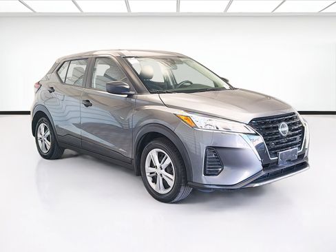 Used 2022 Nissan Kicks S image 3