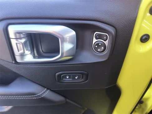 Used 2023 Jeep Wrangler Sahara image 13