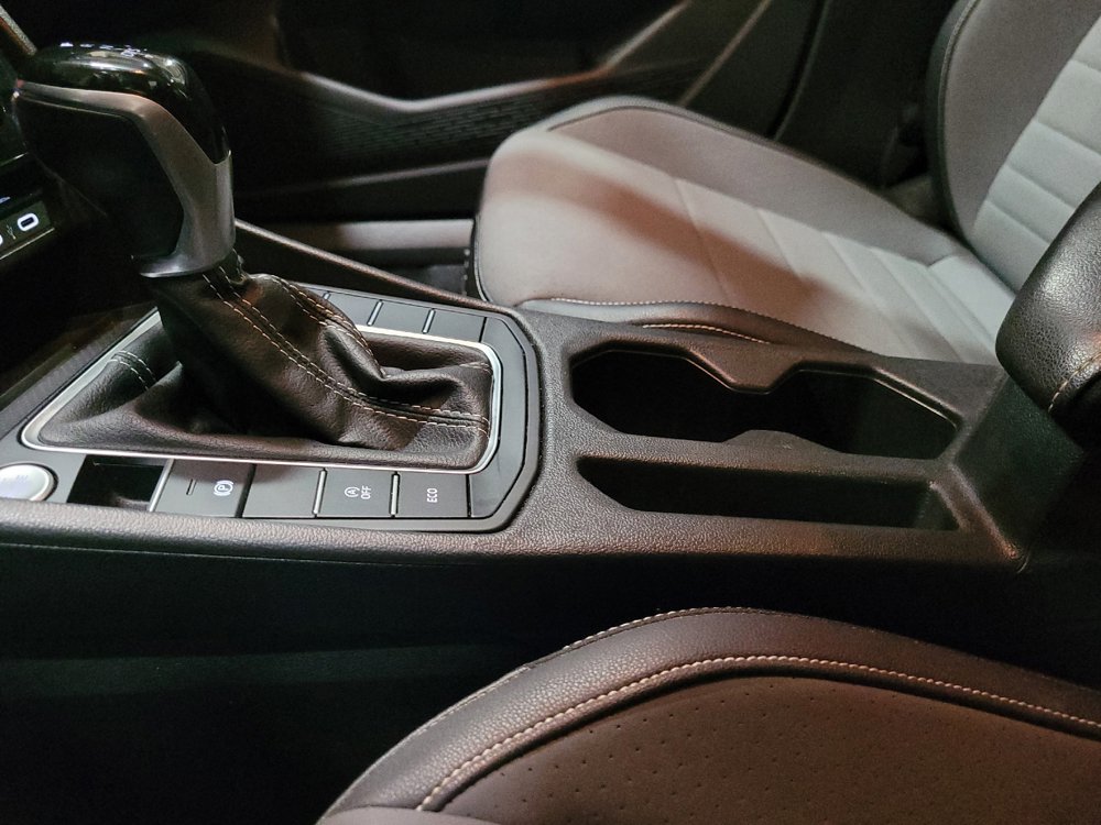 Used 2025 Volkswagen Jetta SE FWD image 26