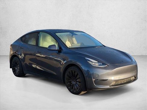 Used 2021 Tesla Model Y Long Range image 3