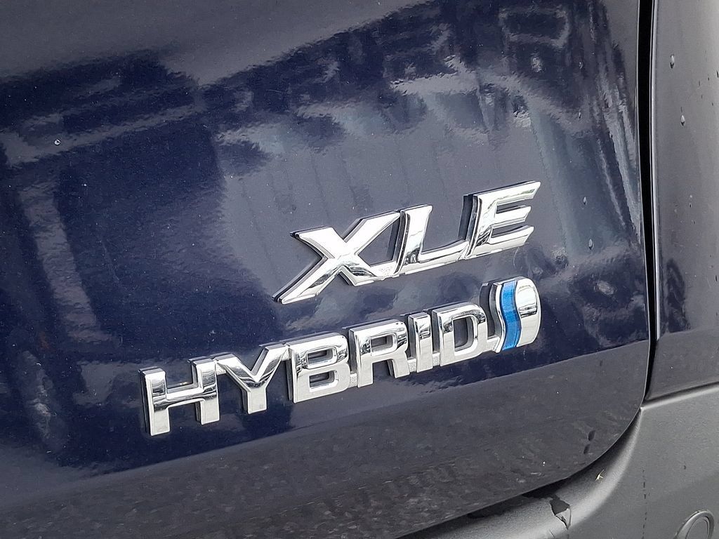 Used 2024 Toyota Sienna XLE w/ XLE Plus Package AWD/4WD image 30