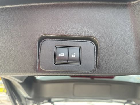 Used 2022 Nissan Rogue SL w/ SL Premium Package image 19