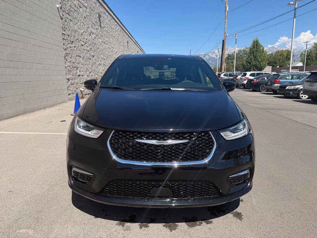 Used 2026 Chrysler Pacifica Limited FWD image 8