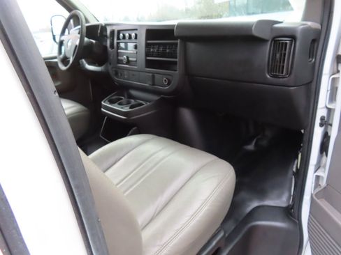 Used 2015 Chevrolet Express 2500 image 20
