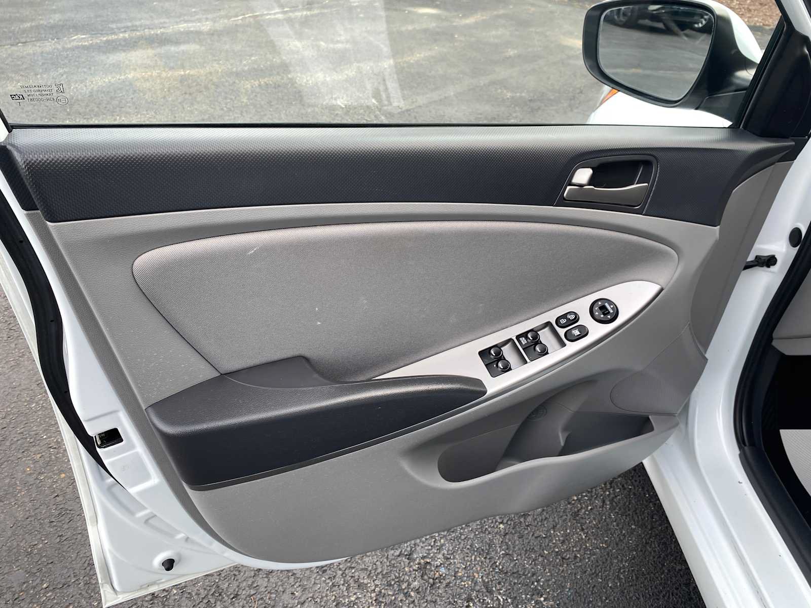 Used 2016 Hyundai Accent SE FWD image 23