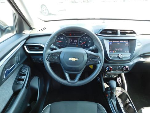 Used 2021 Chevrolet TrailBlazer LS FWD image 12