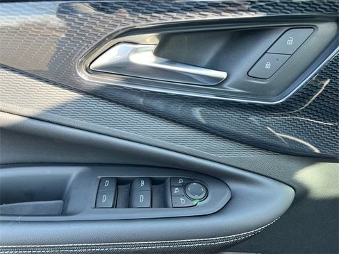 Used 2025 Chevrolet Blazer EV LT image 19