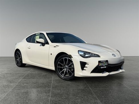 Used 2017 Toyota 86 RWD image 8