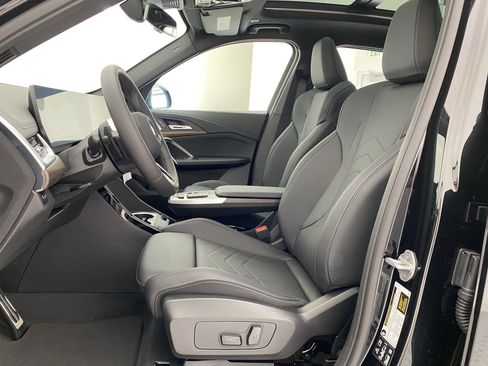 Used 2025 BMW X1 xDrive28i w/ M Sport Package AWD/4WD image 4