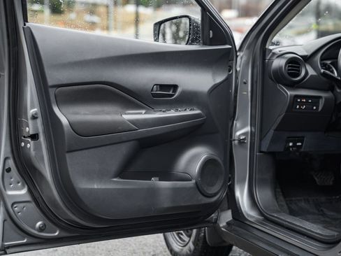 Used 2022 Nissan Kicks S image 31