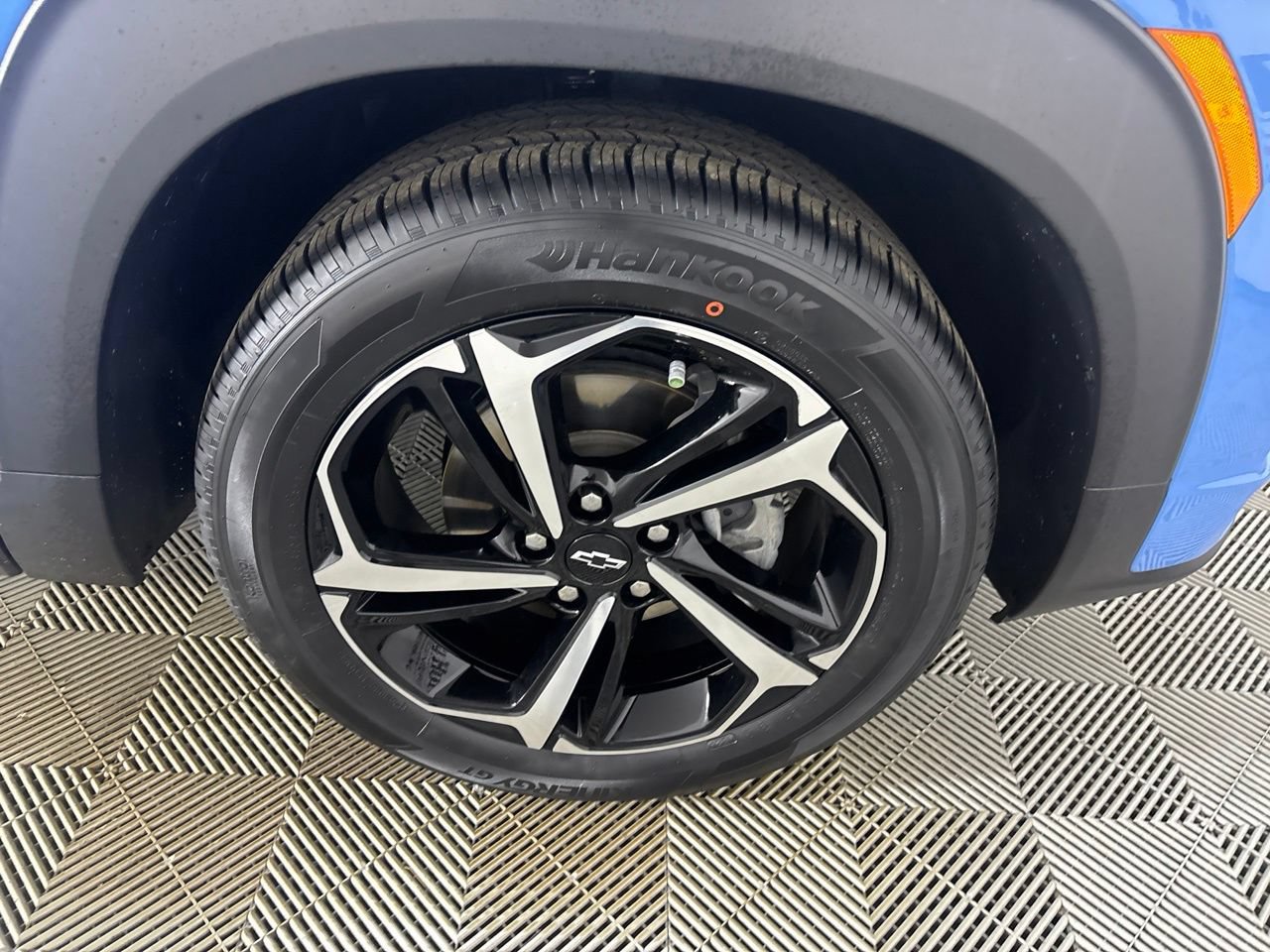 Used 2023 Chevrolet TrailBlazer RS w/ Sun and Liftgate Package FWD image 38
