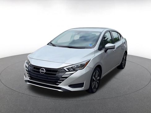 Used 2025 Nissan Versa SV FWD image 7
