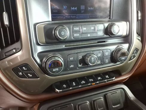 Used 2016 Chevrolet Silverado 1500 High Country w/ High Country Premium Package AWD/4WD image 22