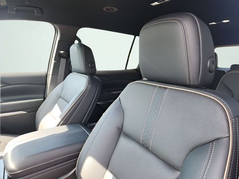 Used 2026 Chevrolet Traverse High Country w/ LPO, Floor Liner Package AWD/4WD image 9