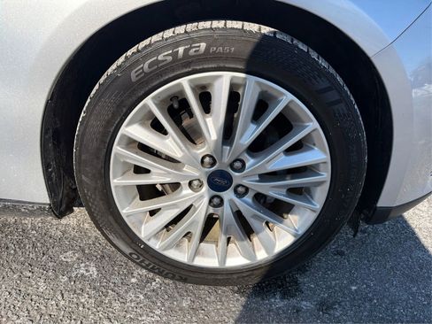 Used 2017 Ford Focus Titanium w/ Titanium Technology Package image 15