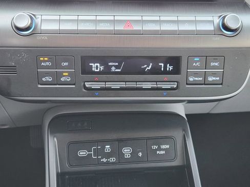 Used 2024 Hyundai Kona Limited image 17