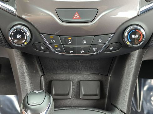 Used 2018 Chevrolet Cruze LT w/ Convenience Package FWD image 16