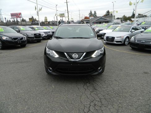 Used 2018 Nissan Rogue Sport SV w/ SV Technology Package image 3
