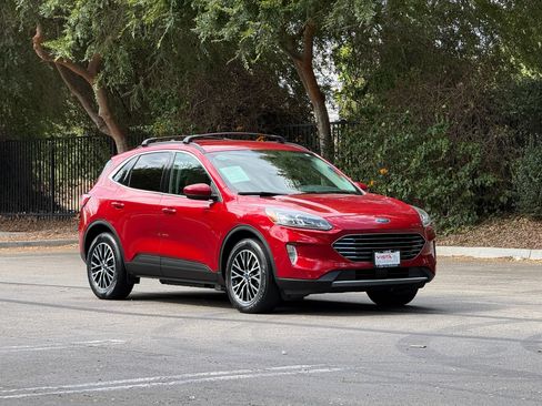 Used 2021 Ford Escape Titanium FWD image 6