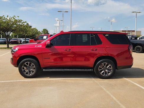 Used 2024 Chevrolet Tahoe Z71 w/ Luxury Package AWD/4WD image 4