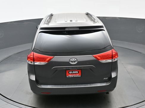 Used 2013 Toyota Sienna XLE image 39