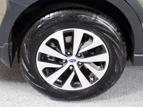 Used 2025 Subaru Outback Premium AWD/4WD image 6