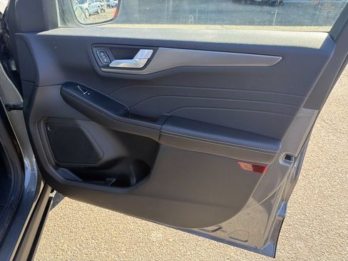 Used 2025 Ford Escape SE FWD image 14