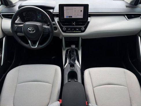 Certified 2024 Toyota Corolla Cross LE w/ Moonroof Package FWD image 9