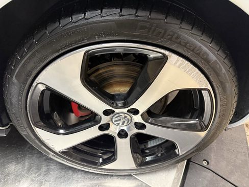 Used 2016 Volkswagen GTI SE w/ Driver Assistance Package image 24