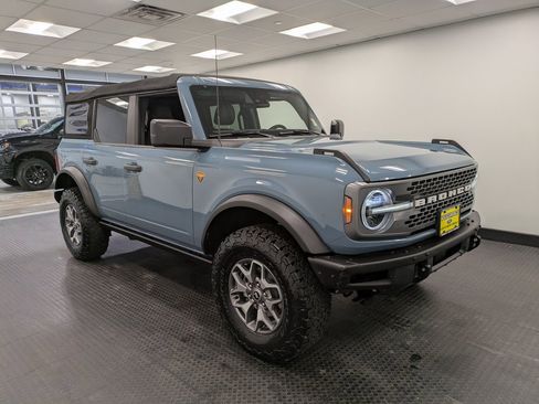Used 2021 Ford Bronco Badlands image 3