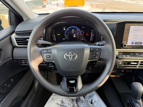 Used 2025 Toyota Camry LE image 14