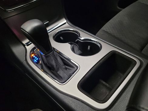 Used 2018 Jeep Grand Cherokee Laredo RWD image 26