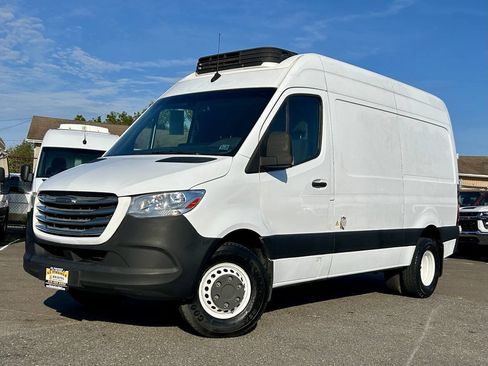 Used 2019 Freightliner Sprinter 3500 RWD image 2