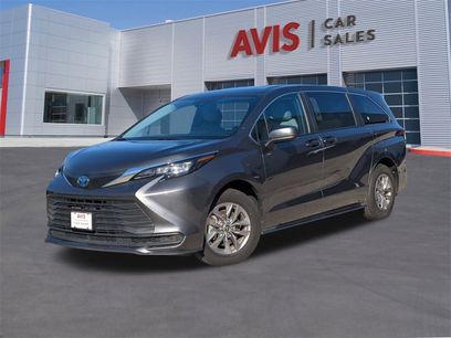 Used 2025 Toyota Sienna LE