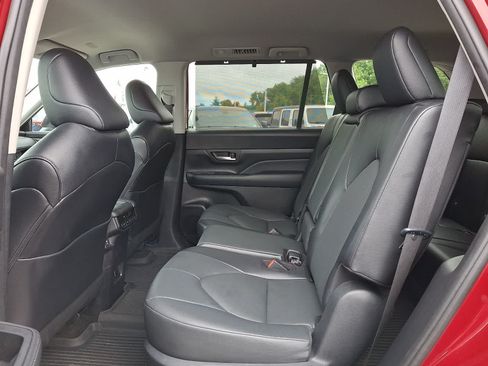 Used 2024 Toyota Grand Highlander AWD image 12