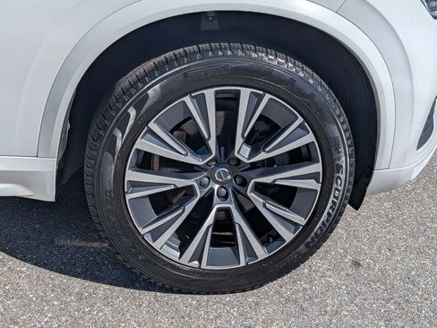 Used 2022 Volvo XC90 T5 Momentum image 9