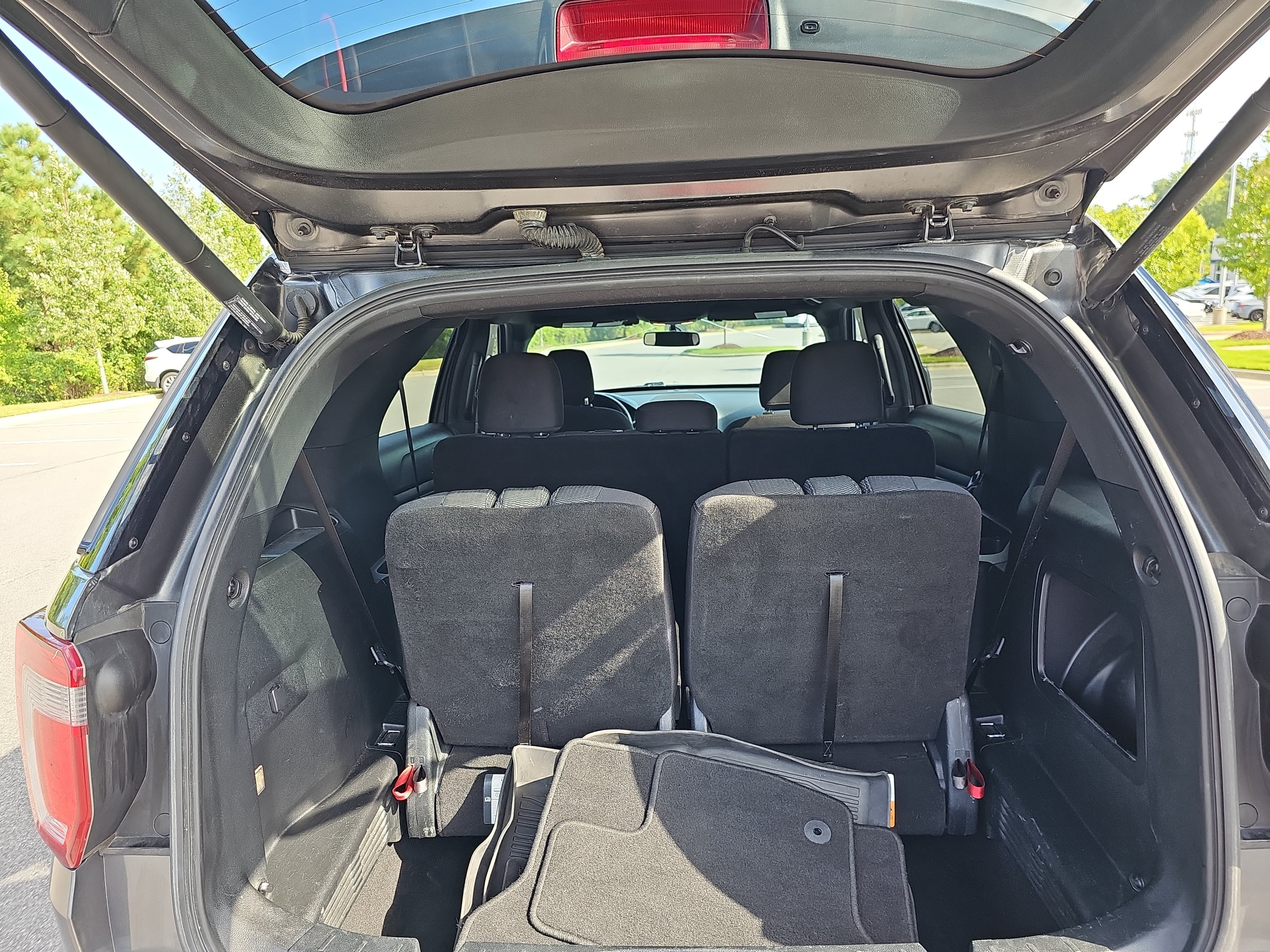 Used 2019 Ford Explorer XLT w/ Equipment Group 201A FWD image 13