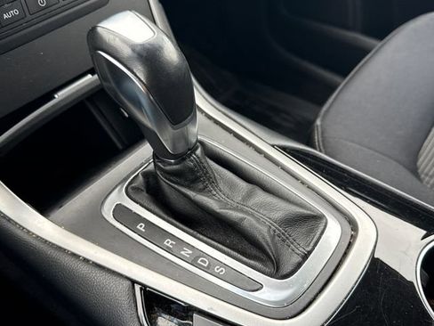 Used 2016 Ford Edge SEL image 33