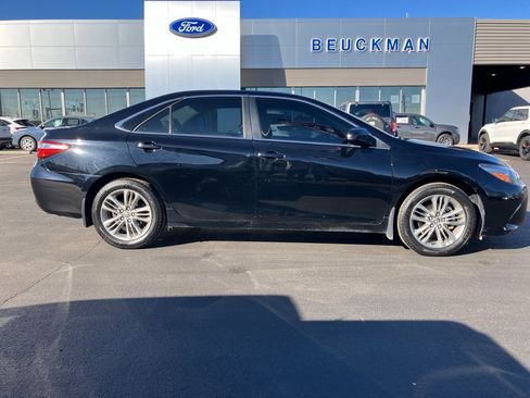 Used 2017 Toyota Camry SE image 10