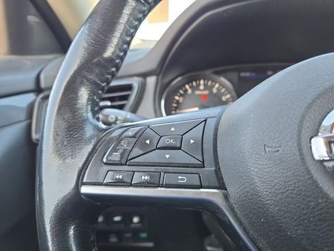 Used 2019 Nissan Rogue SV AWD/4WD image 18